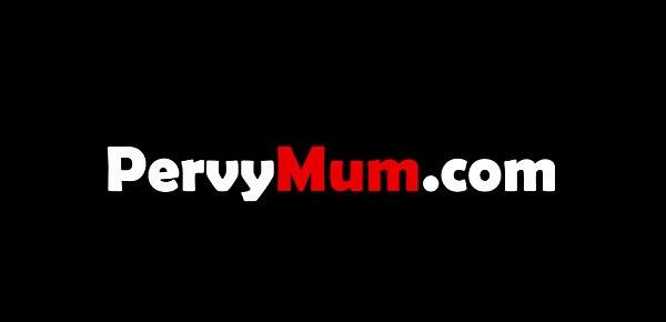  Horny Mom Blows Son Using His Pain As An Excuse- Kagney Linn Karter